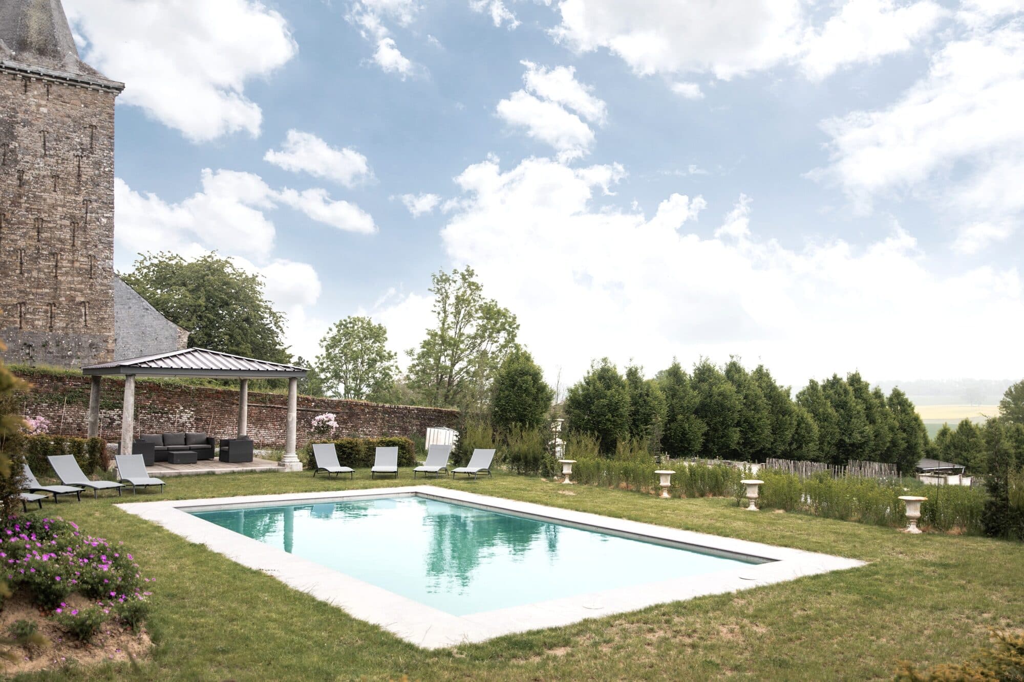 Swimming Pool & Pool House — Photo 5 of 7